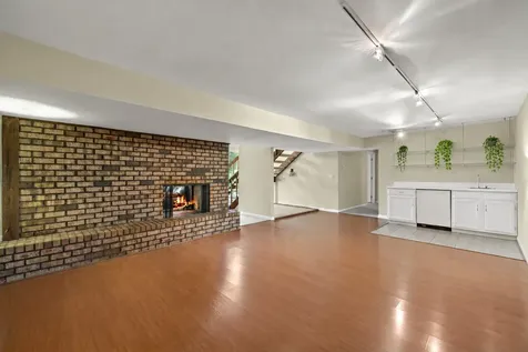 8929 Robin Hill Road Drive Woodstock IL 60098