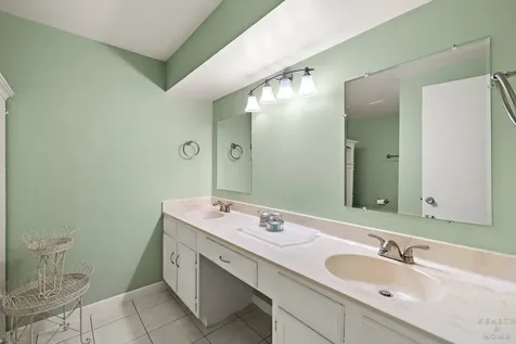 8929 Robin Hill Road Drive Woodstock IL 60098