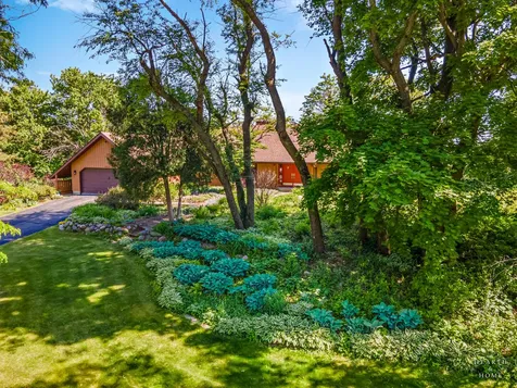 8929 Robin Hill Road Drive Woodstock IL 60098