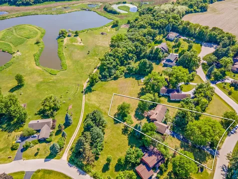 8929 Robin Hill Road Drive Woodstock IL 60098