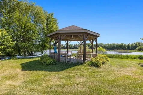 8929 Robin Hill Road Drive Woodstock IL 60098