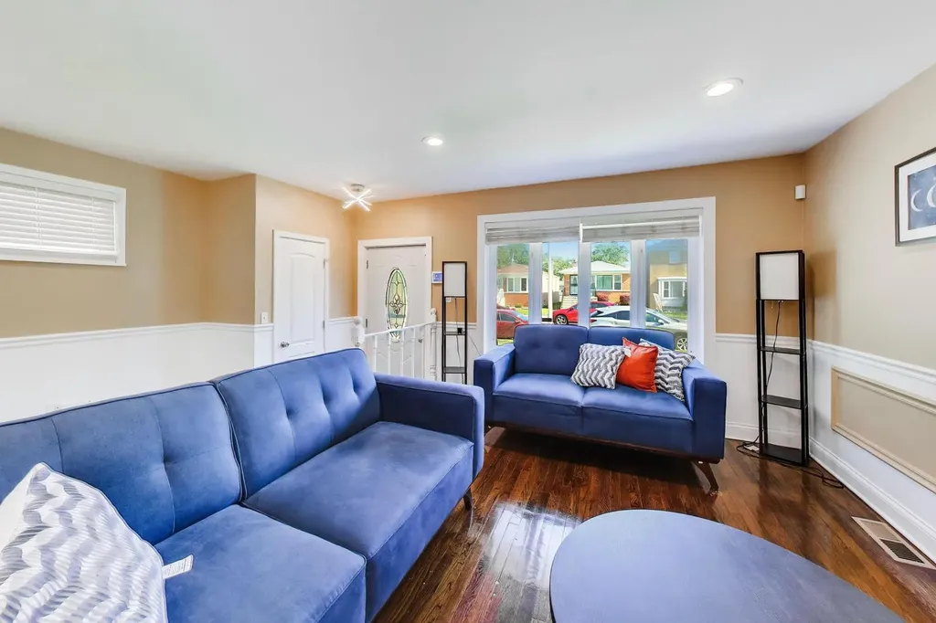 431 West 98th Street Chicago IL 60628