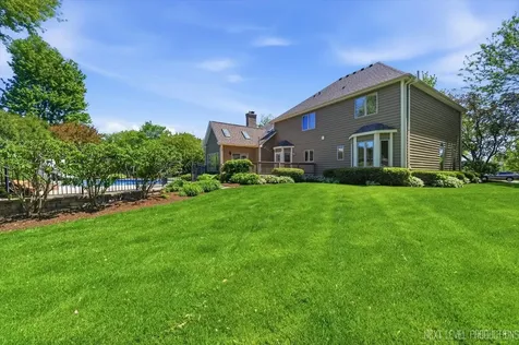 230 Persimmon Drive St. Charles IL 60174