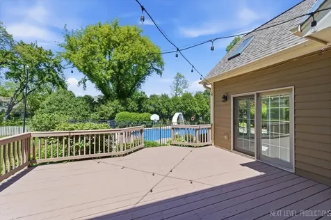 230 Persimmon Drive St. Charles IL 60174