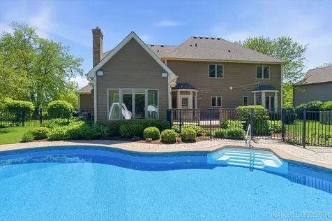 230 Persimmon Drive St. Charles IL 60174