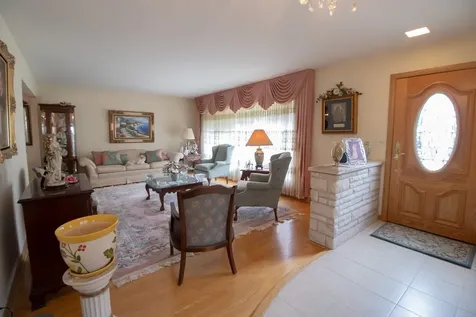 8662 North Merrill Street Niles IL 60714