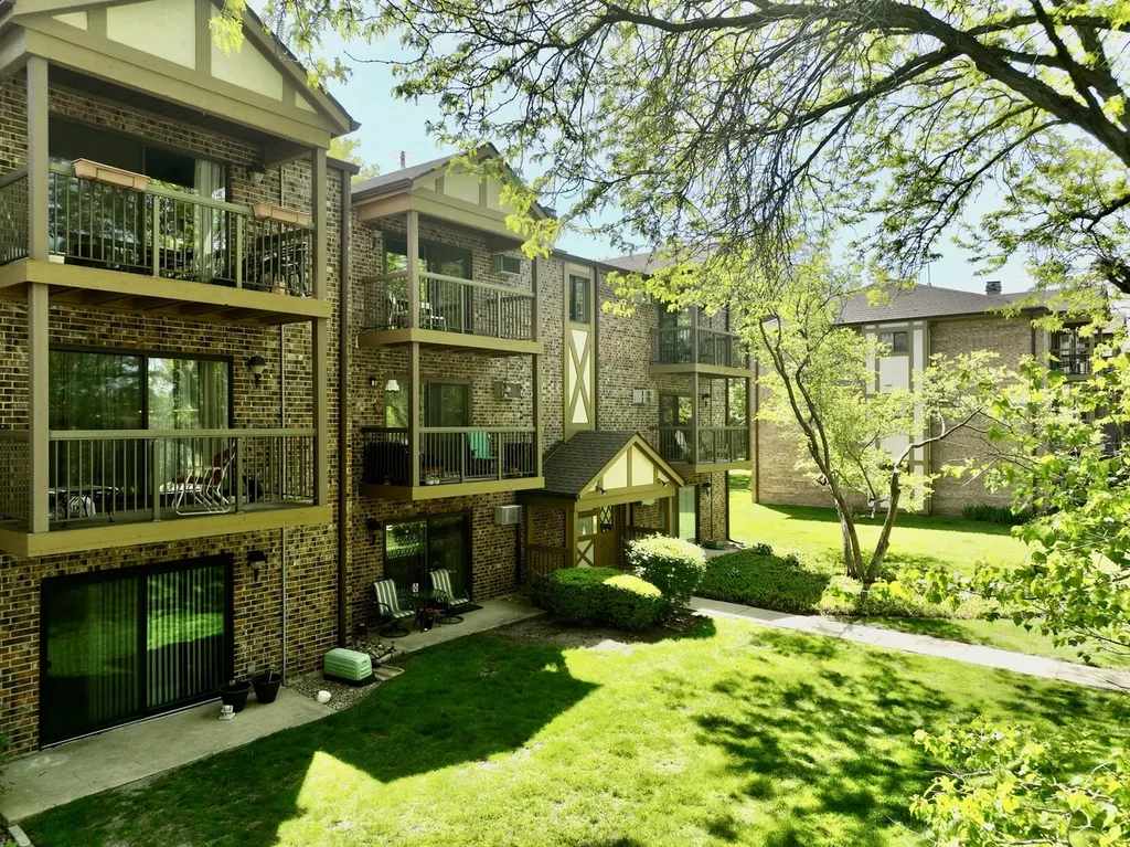 811 South Dwyer Avenue Arlington Heights IL 60005