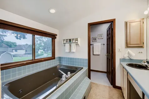 196 Constitution Drive Bloomingdale IL 60108