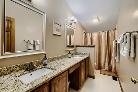 196 Constitution Drive Bloomingdale IL 60108
