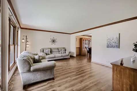 196 Constitution Drive Bloomingdale IL 60108