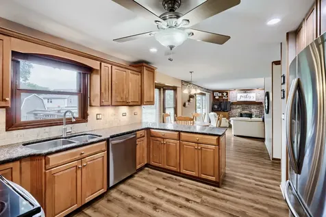 196 Constitution Drive Bloomingdale IL 60108