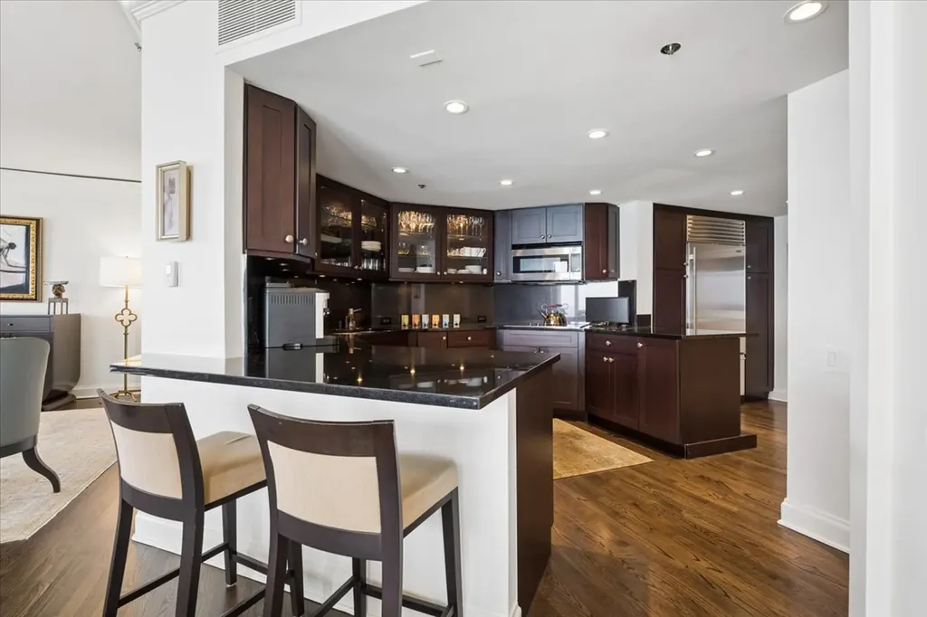 950 North Michigan Avenue Chicago IL 60611