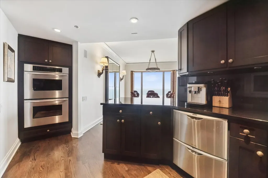 950 North Michigan Avenue Chicago IL 60611