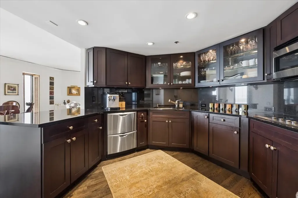 950 North Michigan Avenue Chicago IL 60611