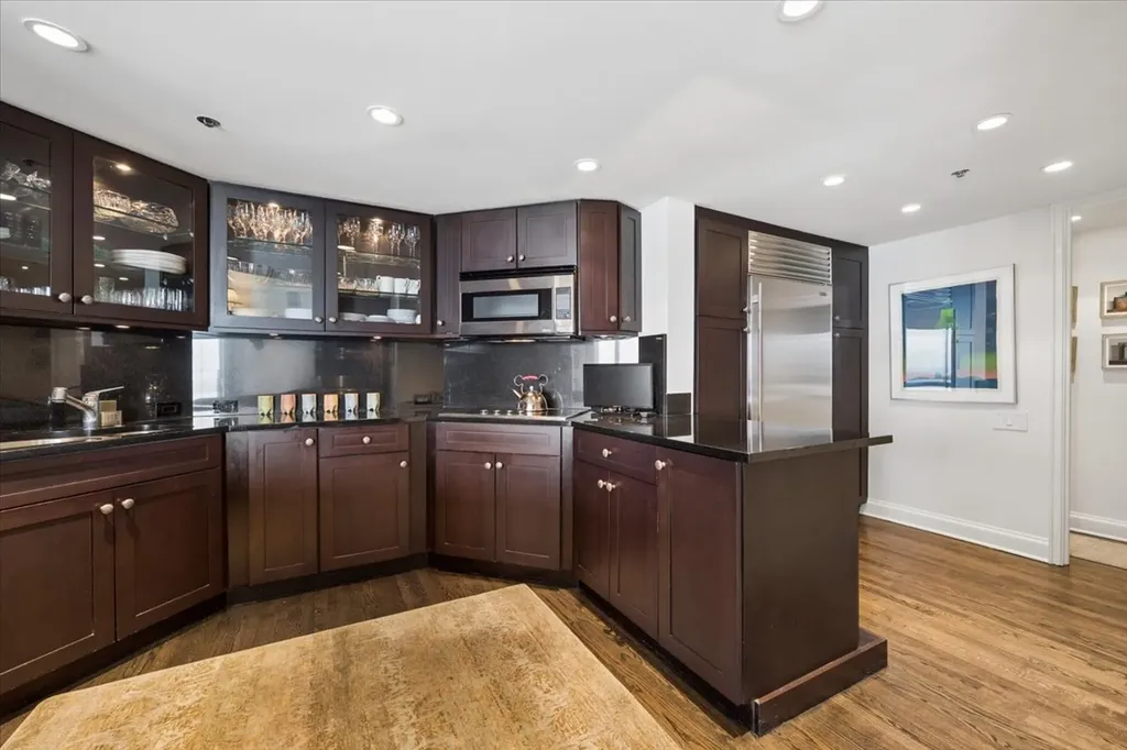 950 North Michigan Avenue Chicago IL 60611