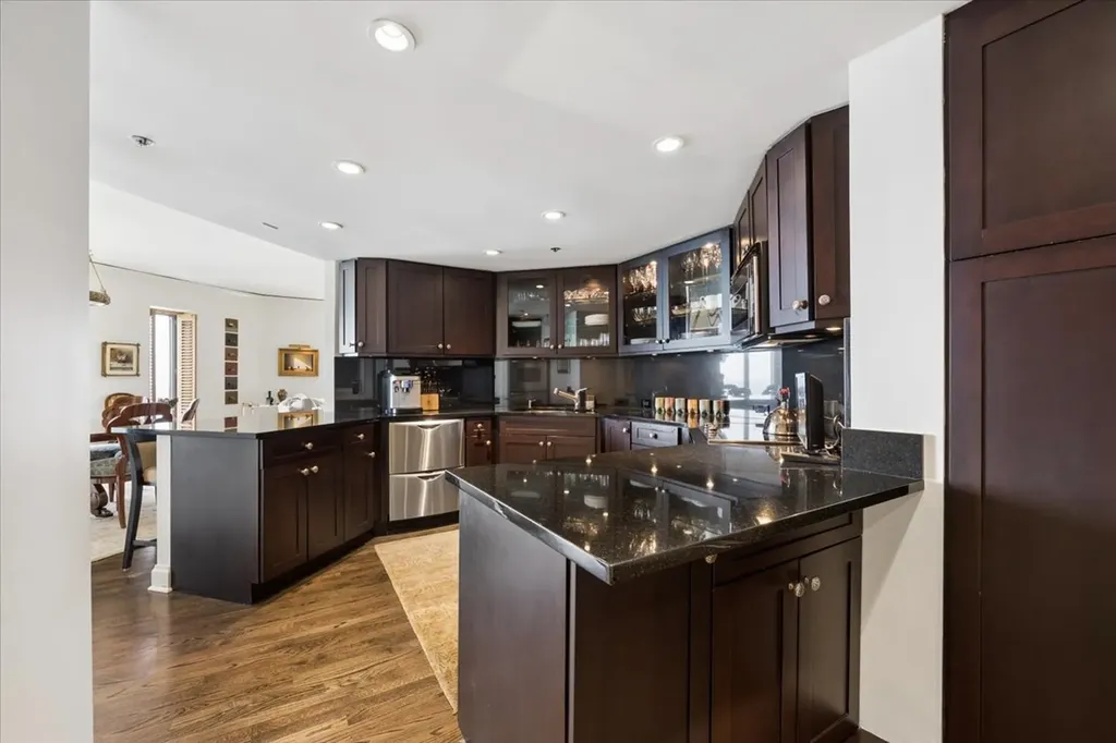 950 North Michigan Avenue Chicago IL 60611