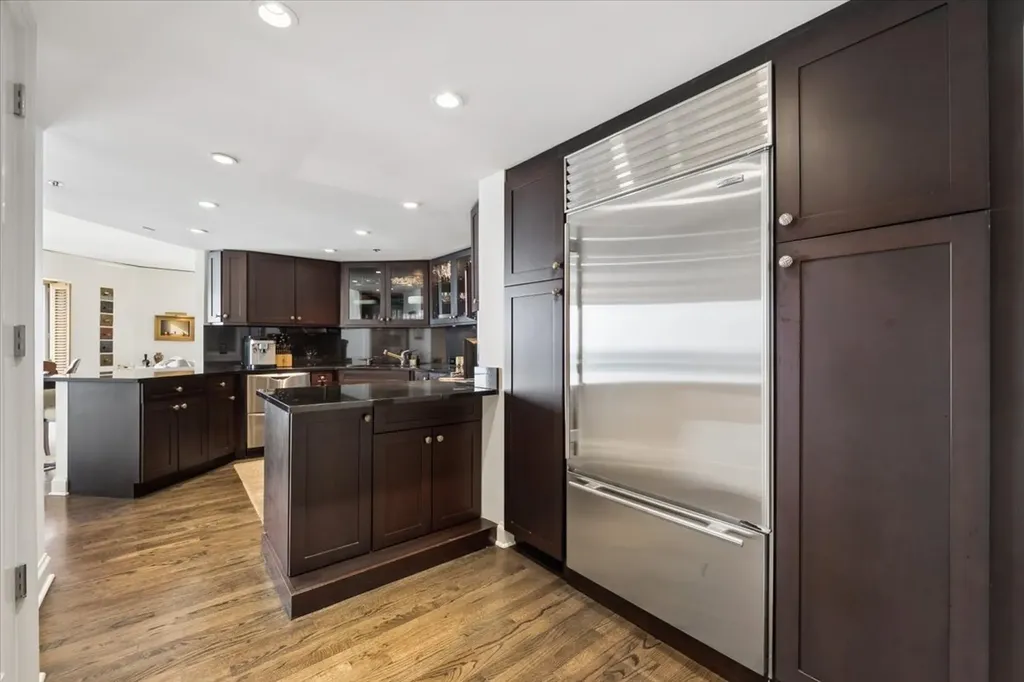 950 North Michigan Avenue Chicago IL 60611