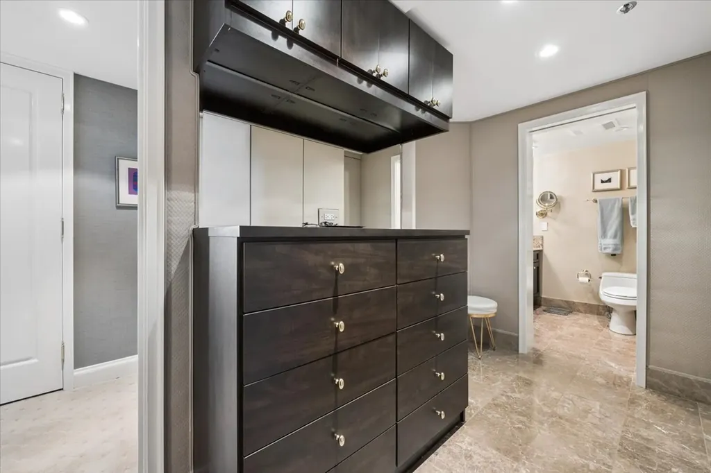 950 North Michigan Avenue Chicago IL 60611
