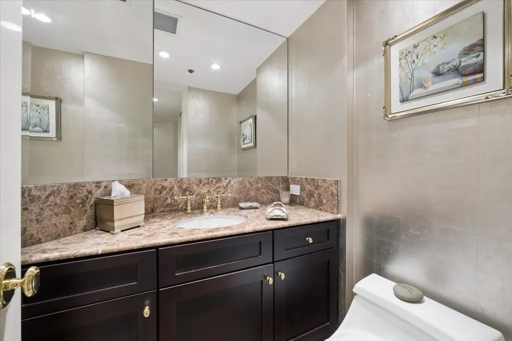 950 North Michigan Avenue Chicago IL 60611