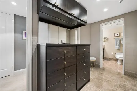 950 North Michigan Avenue Chicago IL 60611