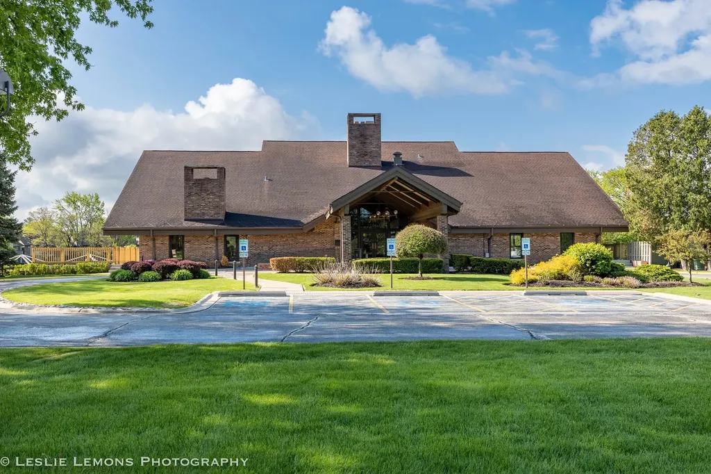 77 Lake Hinsdale Drive Willowbrook IL 60527