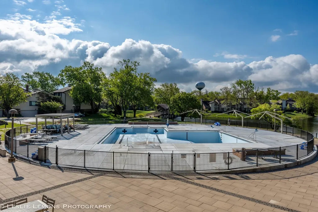77 Lake Hinsdale Drive Willowbrook IL 60527