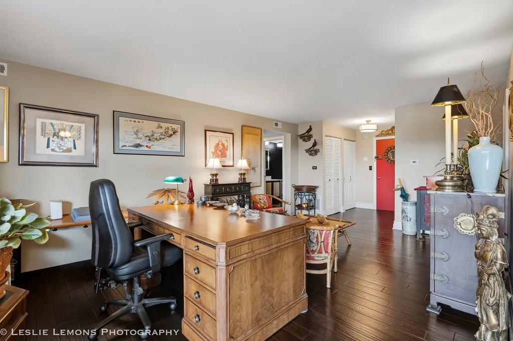 77 Lake Hinsdale Drive Willowbrook IL 60527