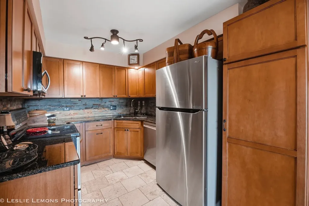 77 Lake Hinsdale Drive Willowbrook IL 60527