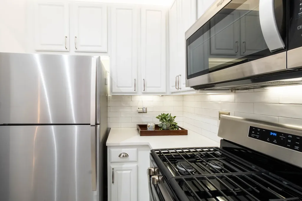 715 West Eastman Street Chicago IL 60610