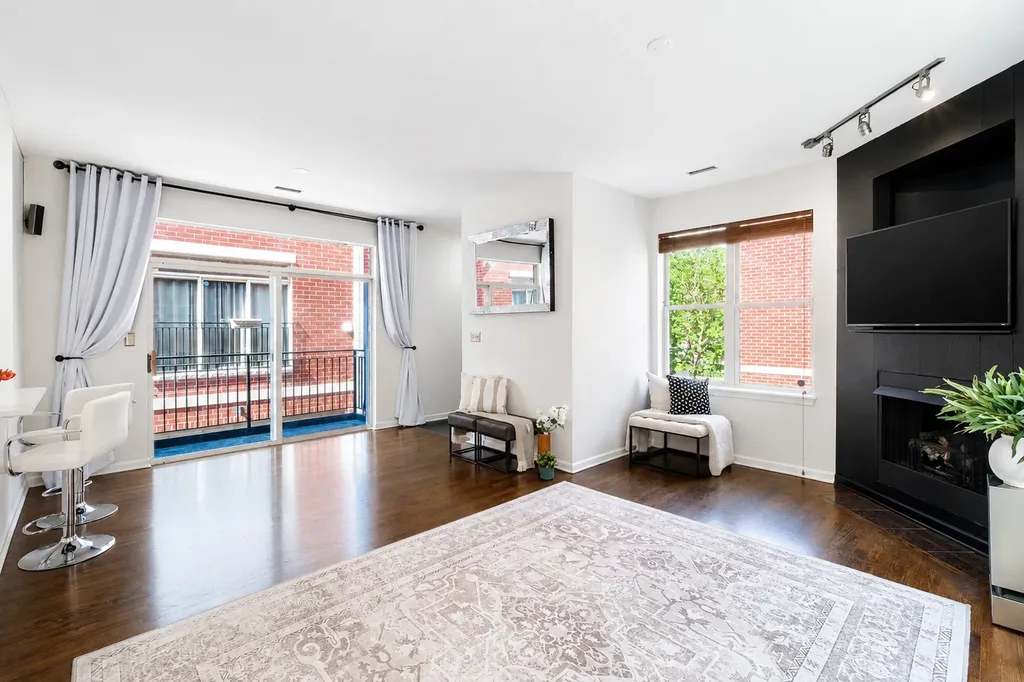 715 West Eastman Street Chicago IL 60610
