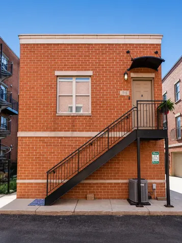 715 West Eastman Street Chicago IL 60610