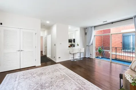 715 West Eastman Street Chicago IL 60610