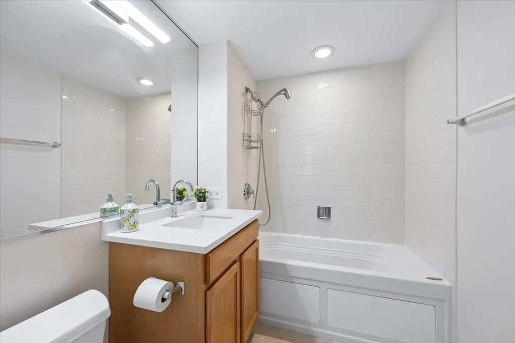 61 West 15th Street Chicago IL 60605