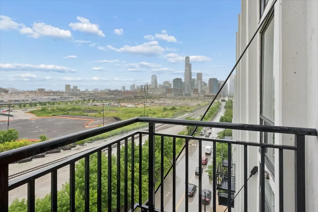 61 West 15th Street Chicago IL 60605