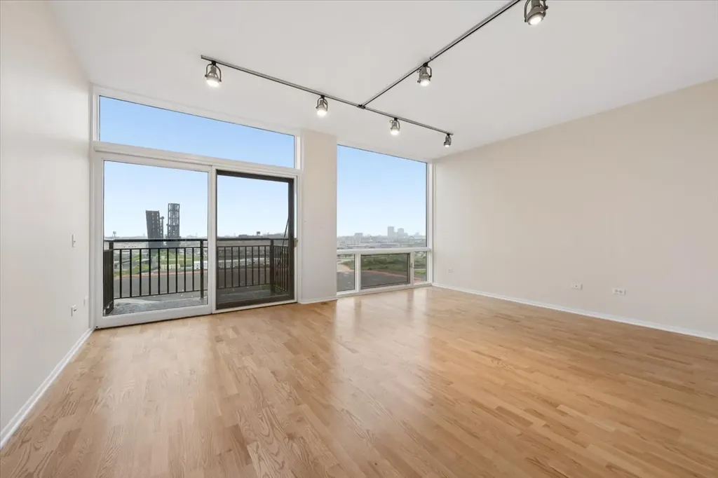 61 West 15th Street Chicago IL 60605