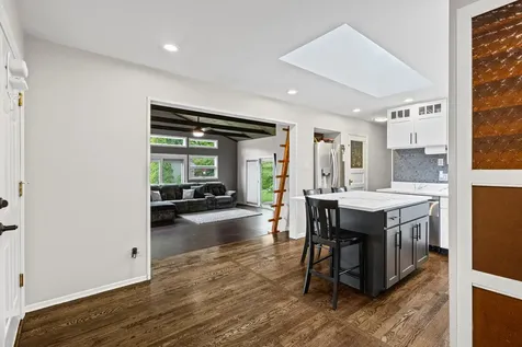 380 Pleasant Street Hoffman Estates IL 60169