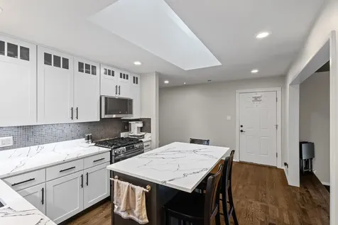 380 Pleasant Street Hoffman Estates IL 60169