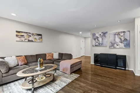 380 Pleasant Street Hoffman Estates IL 60169