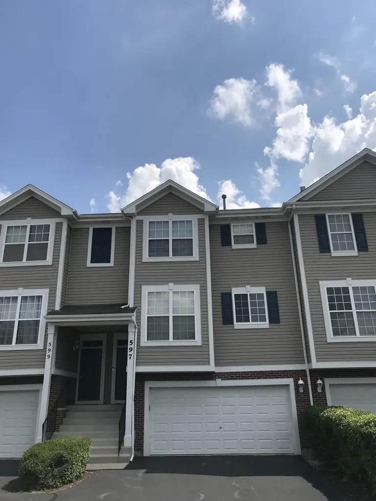 597 Declaration Lane Aurora IL 60502