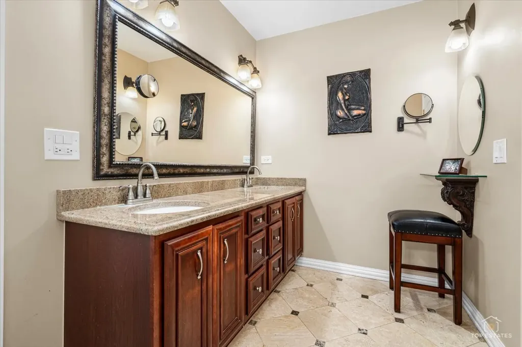 4 Waterbury Court Lake Zurich IL 60047