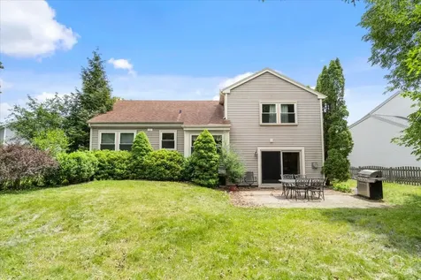4 Waterbury Court Lake Zurich IL 60047
