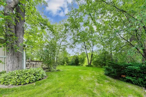 1281 Banbury Road Mundelein IL 60060