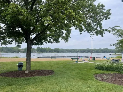 1281 Banbury Road Mundelein IL 60060