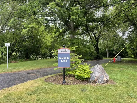 1281 Banbury Road Mundelein IL 60060