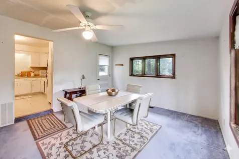 1281 Banbury Road Mundelein IL 60060
