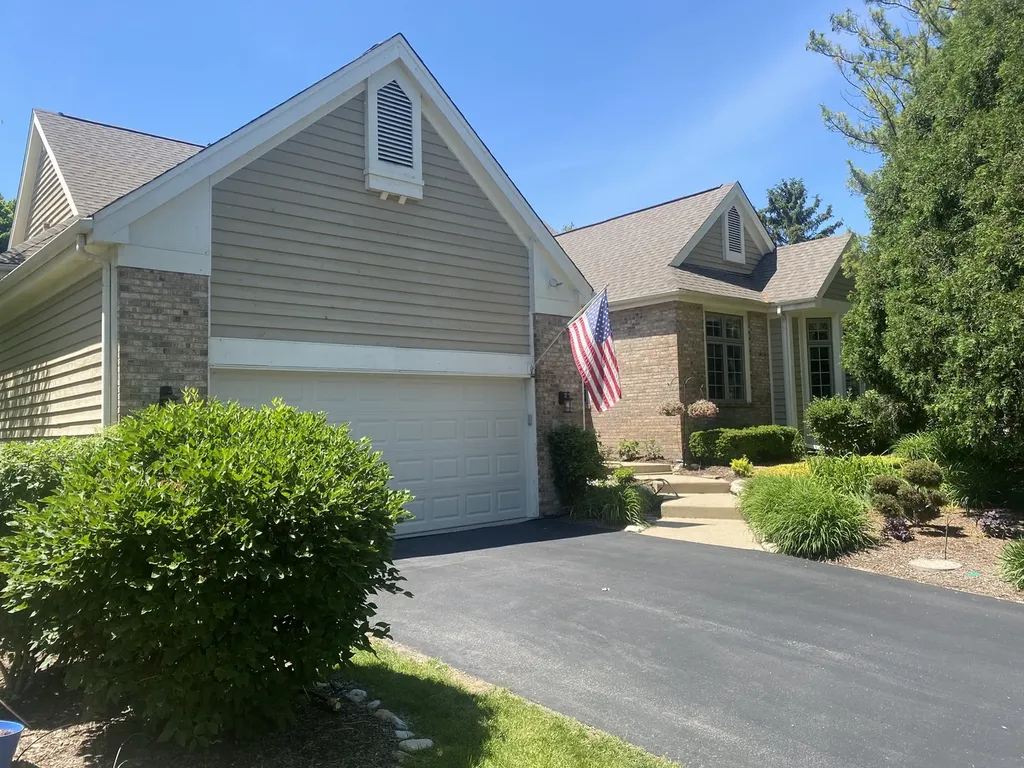 3 Sunvalley Court Lake In The Hills IL 60156