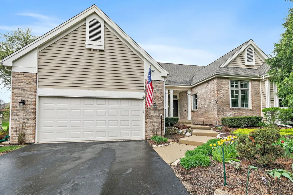 3 Sunvalley Court Lake In The Hills IL 60156