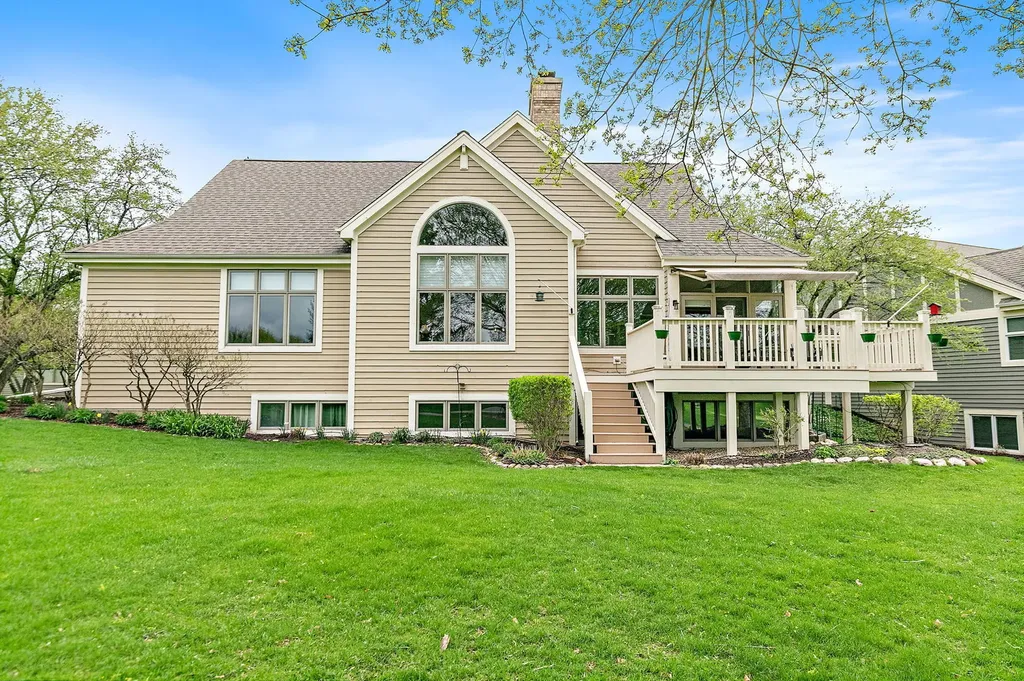 3 Sunvalley Court Lake In The Hills IL 60156