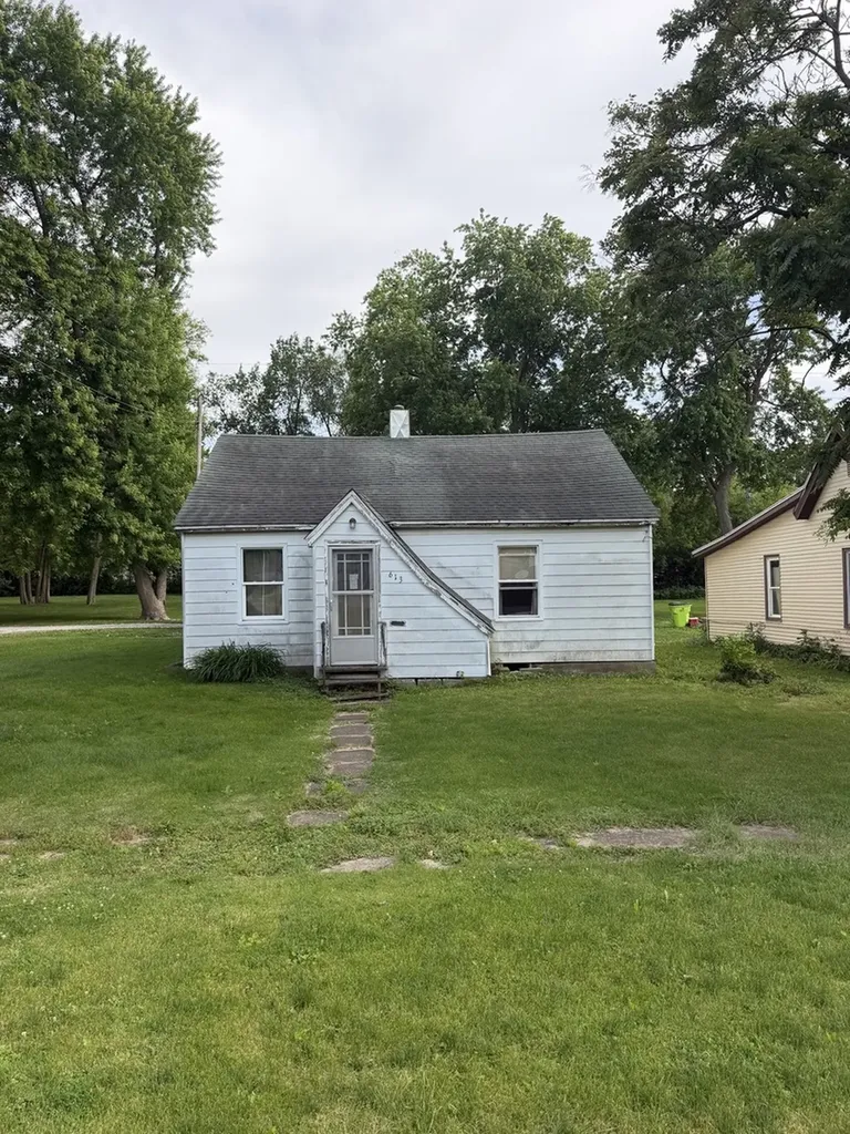 613 East Locust Street Fairbury IL 61739
