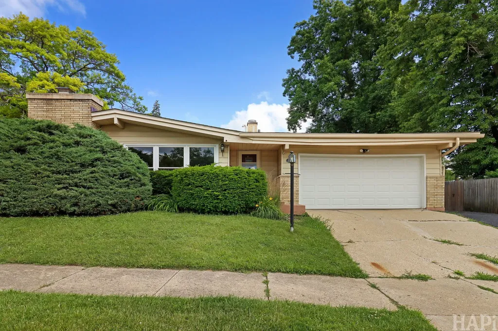 2400 Hyde Park Avenue Waukegan IL 60085